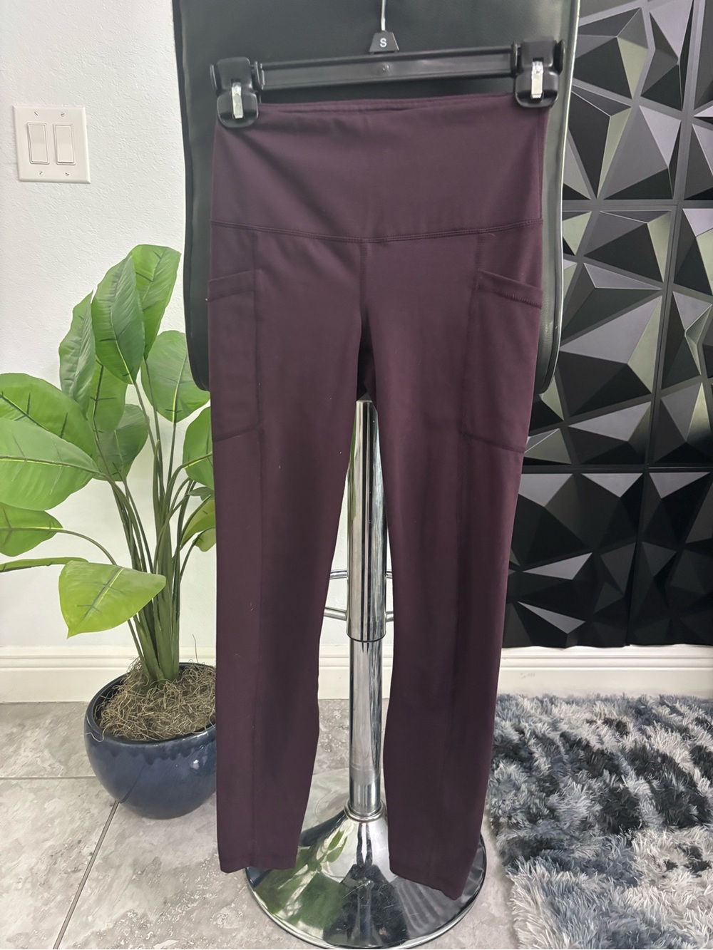Yogalicious High-Waist Ponte Leggings in Deep Burgundy with Side Pockets